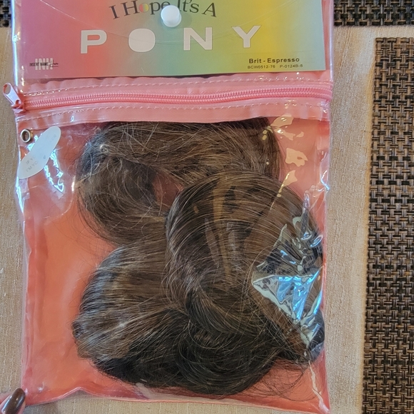 Insert name here ponytail BRIT espresso - Picture 3 of 6